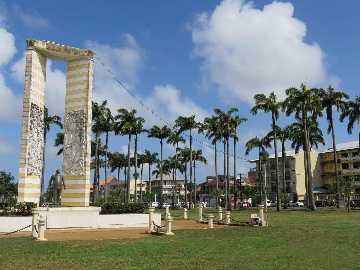 Place des Palmistes et Vieux Cayenne
